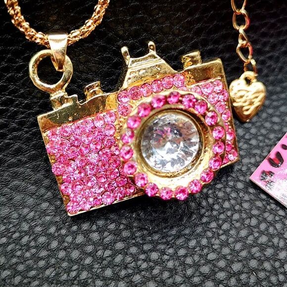 Crystal Rhinestone Camera Pendant Necklace Chain Necklace NWOT - Picture 1 of 3
